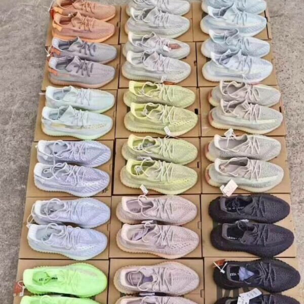 Yeezy Sneakers Pallets - Image 2